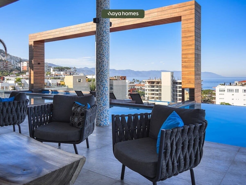 Luxurious 1BR Condo in Zona Romantica - Pool