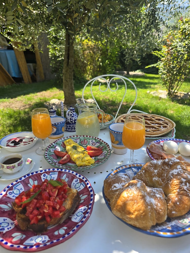 Tramonti Divini Amalfi Country House