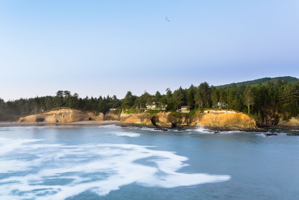 Whale Cove Inn