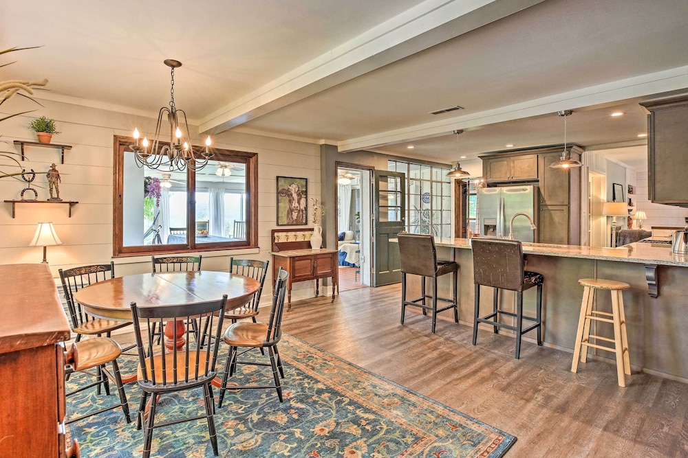 Charming Summerville Home w/ Yard & Sunroom! view 5