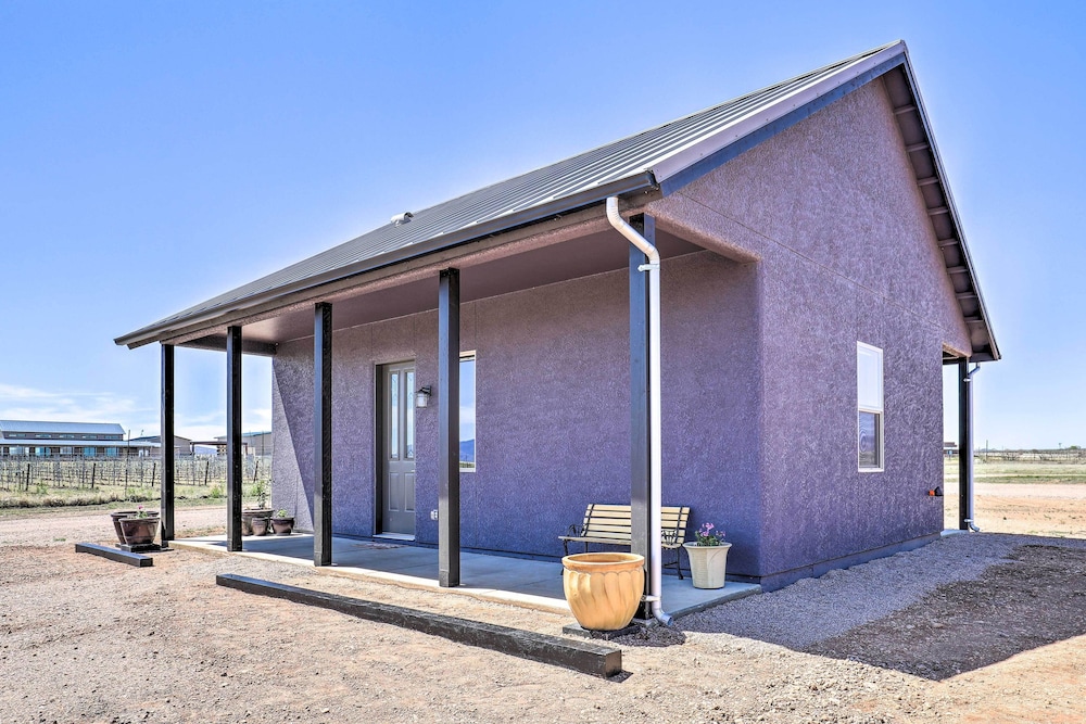 Modern Elgin Home: Walk to Wineries + Pets Welcome view 5