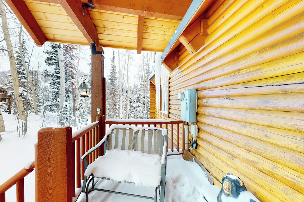 Quiet 2BR Fireplace Balcony W & D