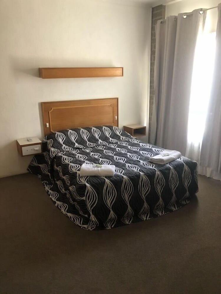 Shamrock Hotel Motel Balranald view 2