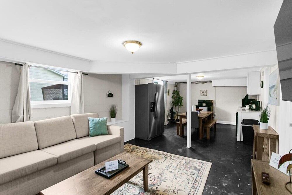 Dugan Ave Unit B