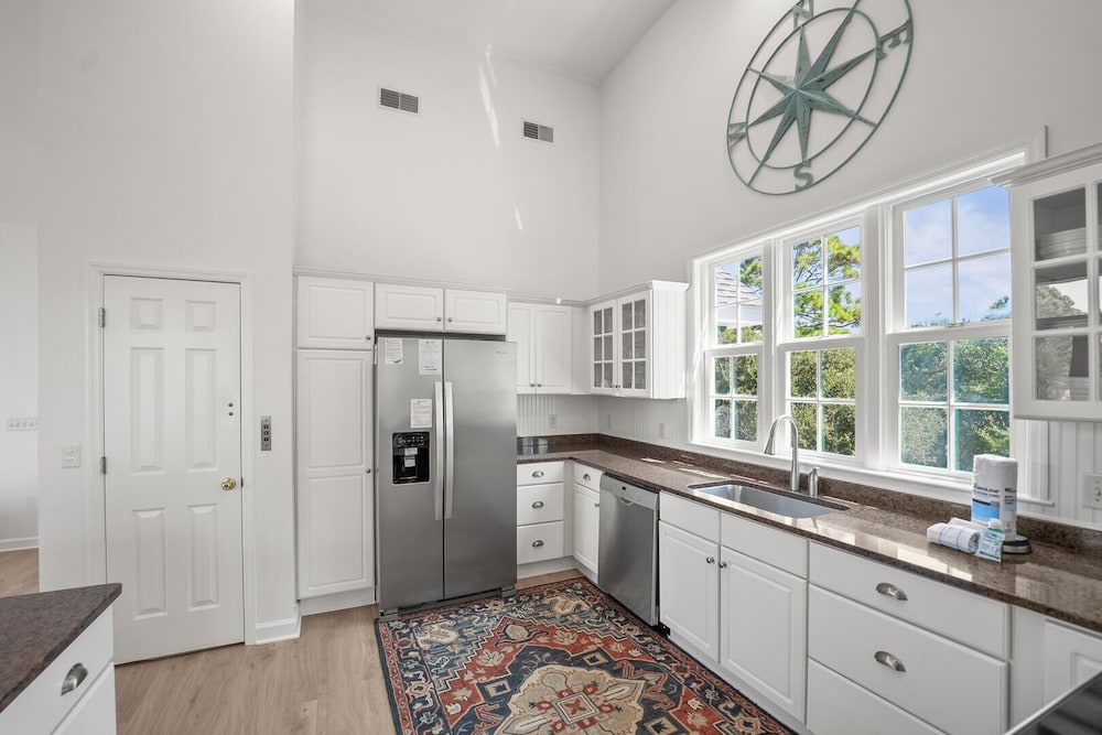 723 Seahorse Road - Newly Renovated, 5-bedroom Oceanside Home