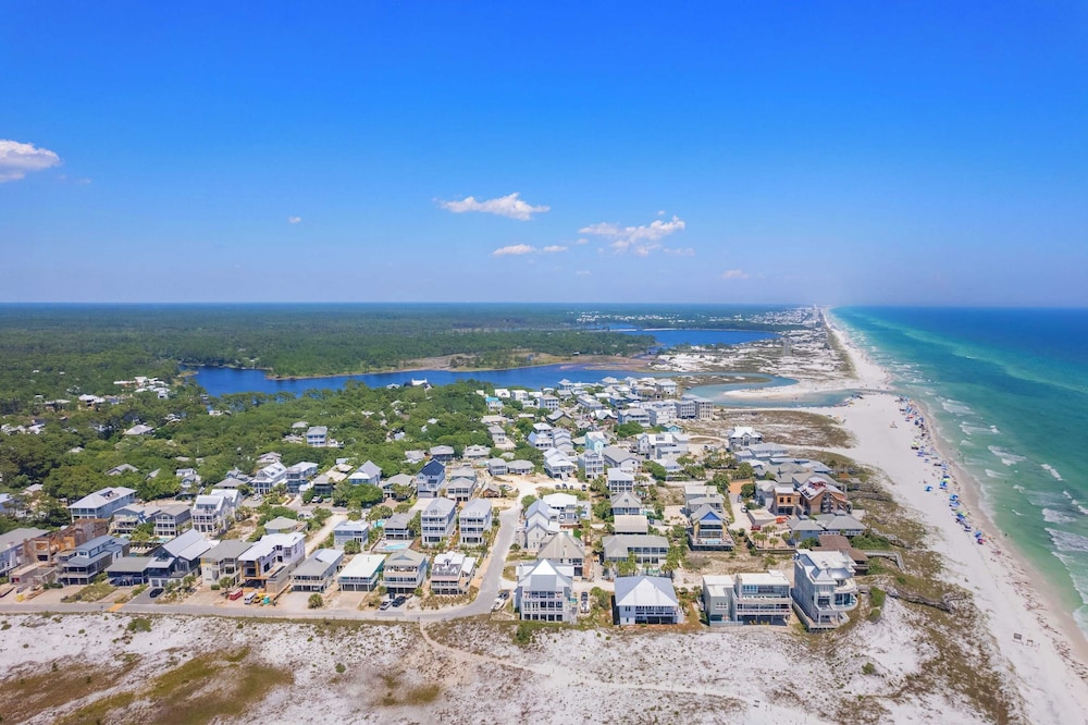 As You Like It by Avantstay Steps to Beach, Bikes, Sleeps 18!