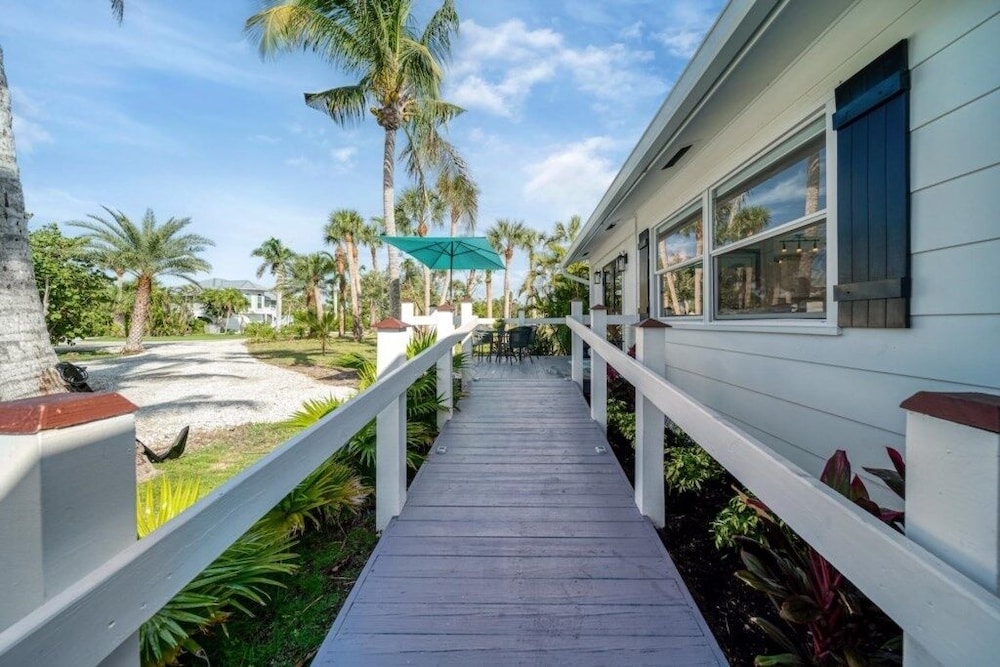 Mau Maus Cottage 3 Bedroom Home by RedAwning view 5