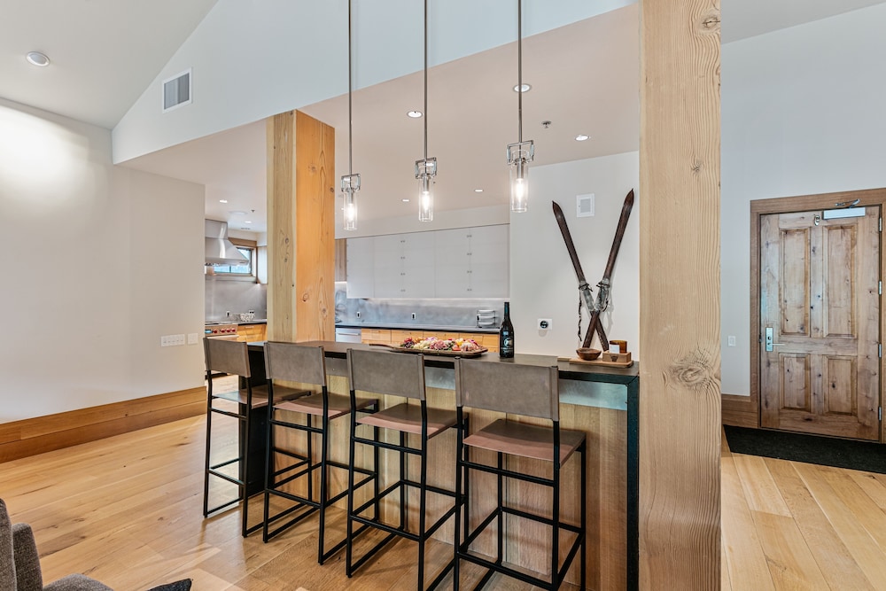 Grand Lodge - Four Bedroom #502 - Ski-in/ski-out 4 Condo