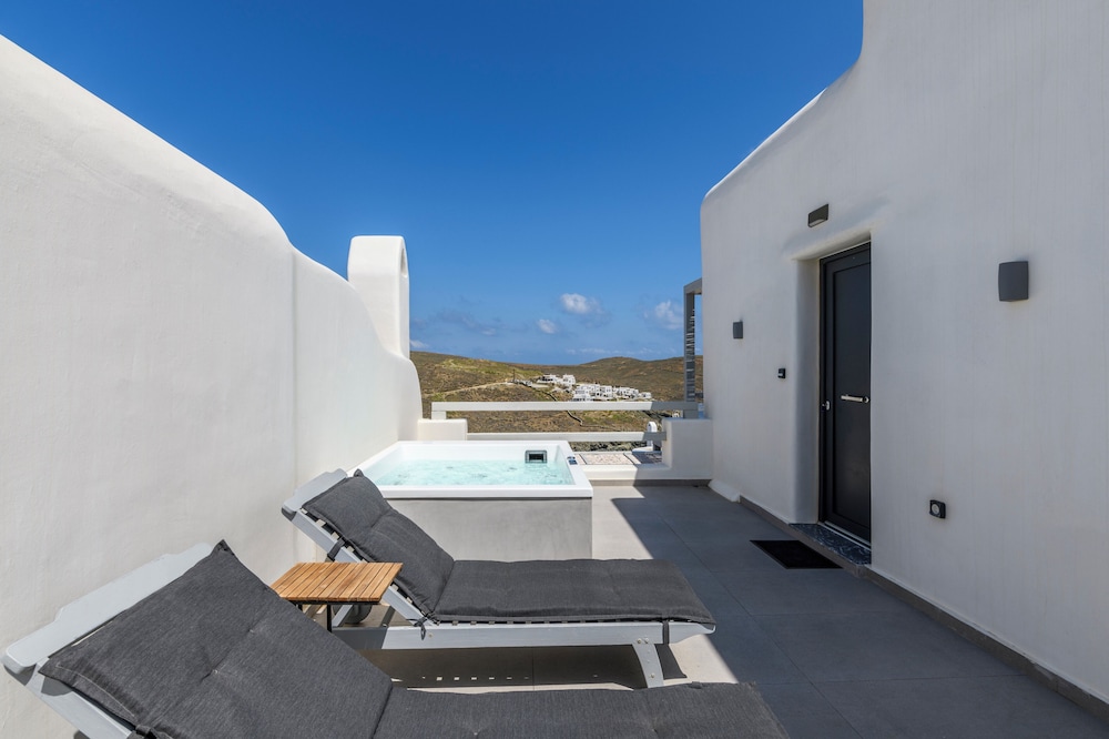 Mykonist Merchia Beach Villas & Suites