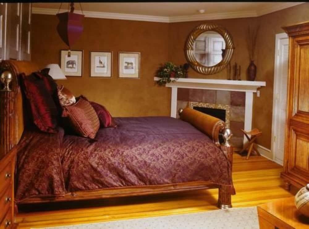 Hidden Garden Cottages & Suites view 3
