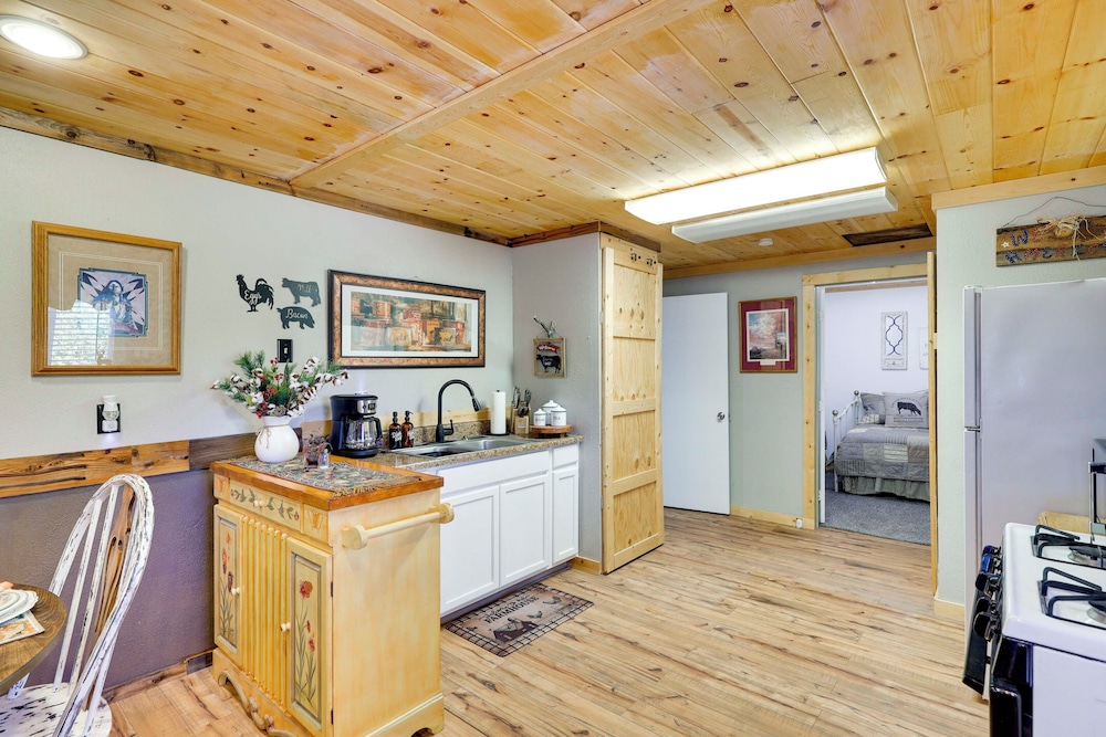 Quiet Eagar Retreat Near Lakes, Hiking & Hunting!