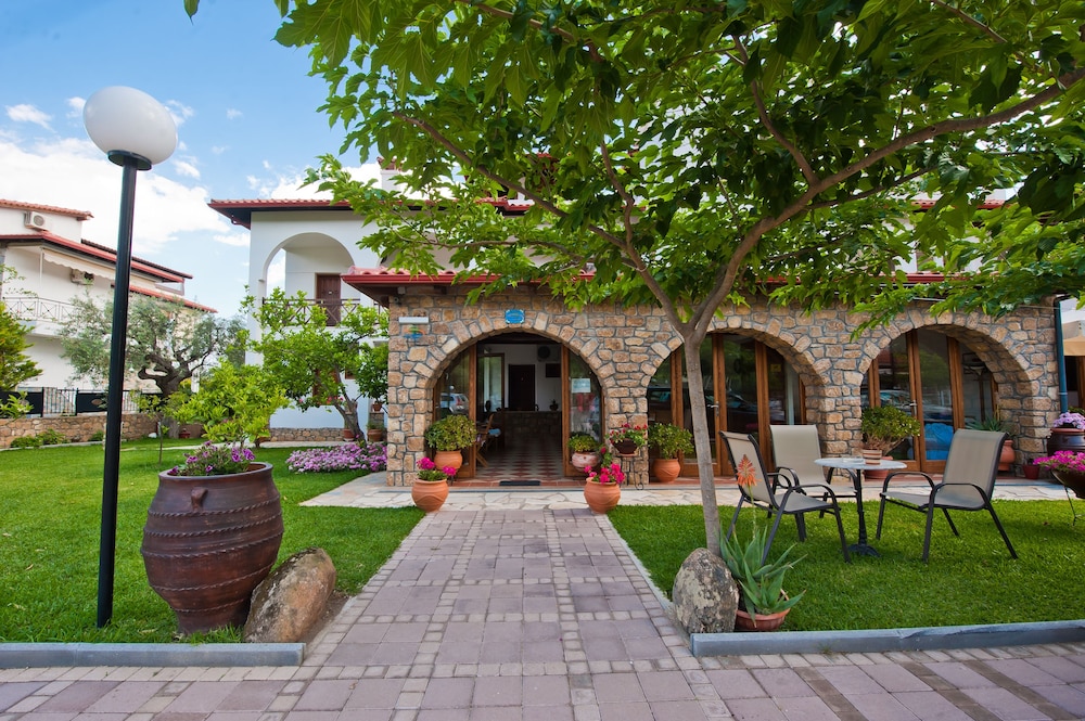 Kamares House Apartments & Studios