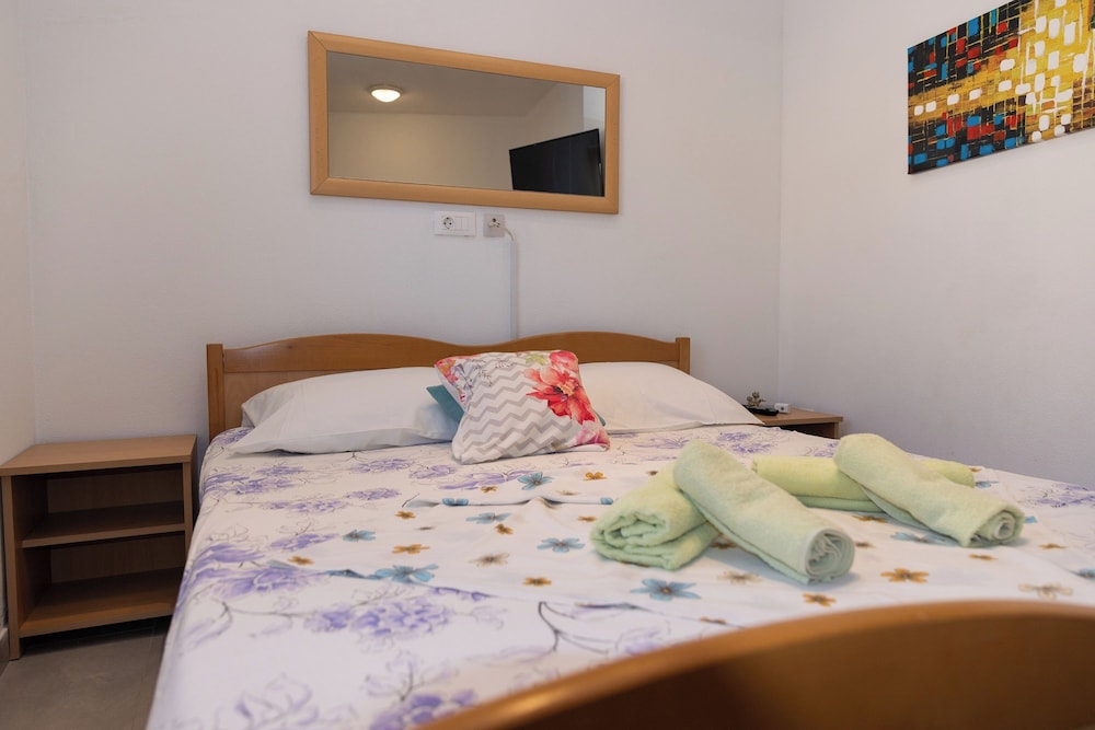 Apartments Kastilac with sea view