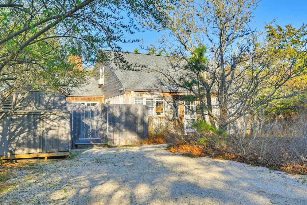 Walk to Amagansett Beach: Cottage w/ Deck!