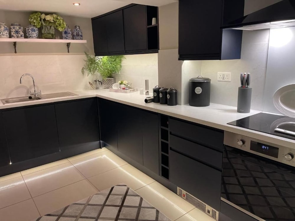 2 Bed 'cosy Cottage' Central Bawtry High End Decor
