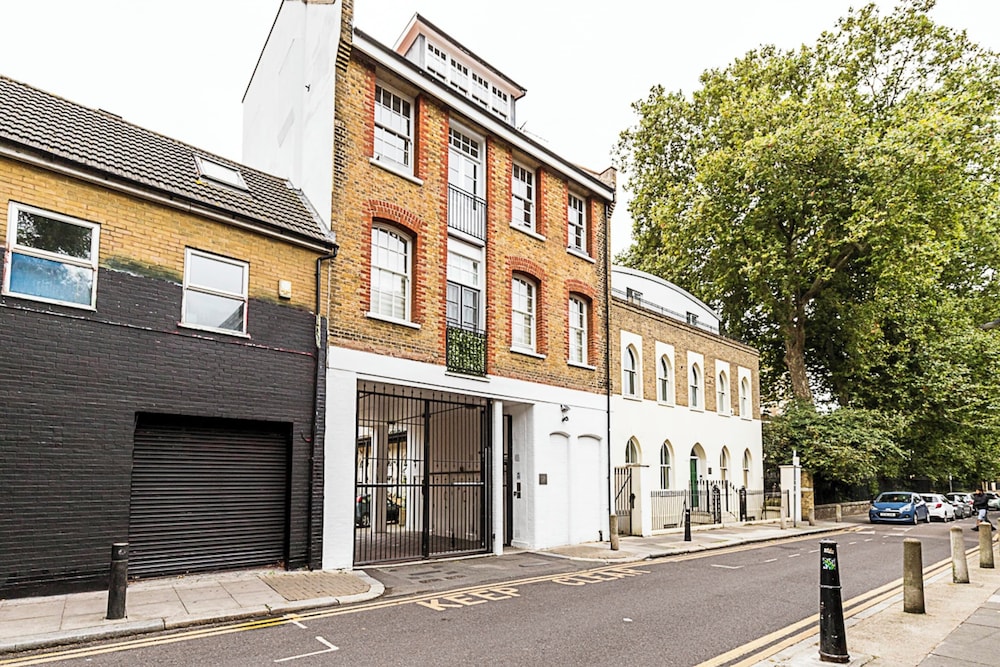 Tranquil 2 Bedroom Apartment in East London
