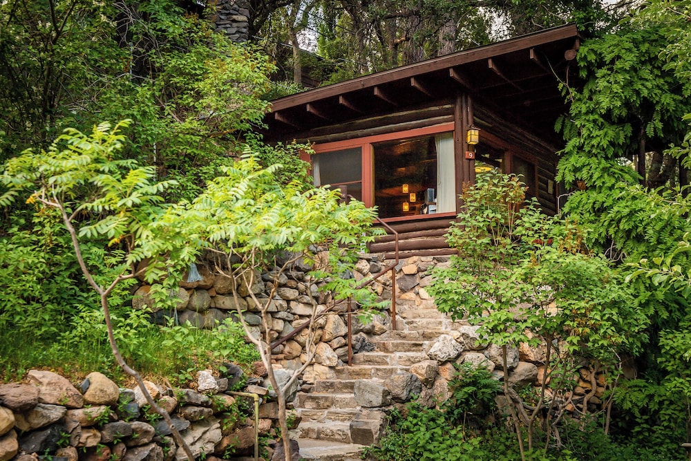 Orchard Canyon on Oak Creek