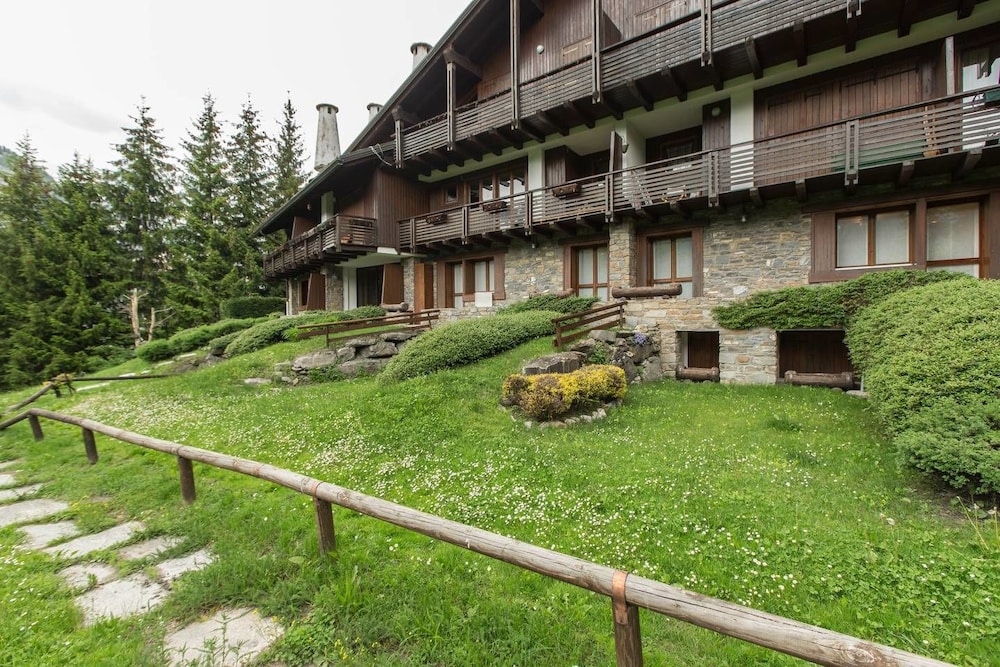 JOIVY Courmayeur Imperial Suite Home Plangorret view 4
