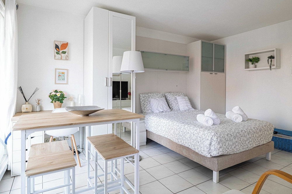 Charming Studio With Balcony & Pool -heart of Nice