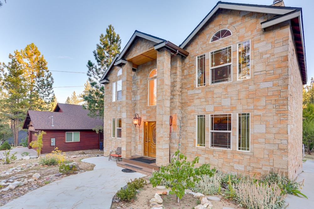 Spacious Big Bear Home w/ Game Room + Hot Tub!