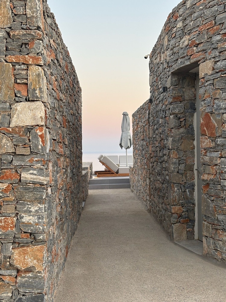 Pentanemi Folegandros