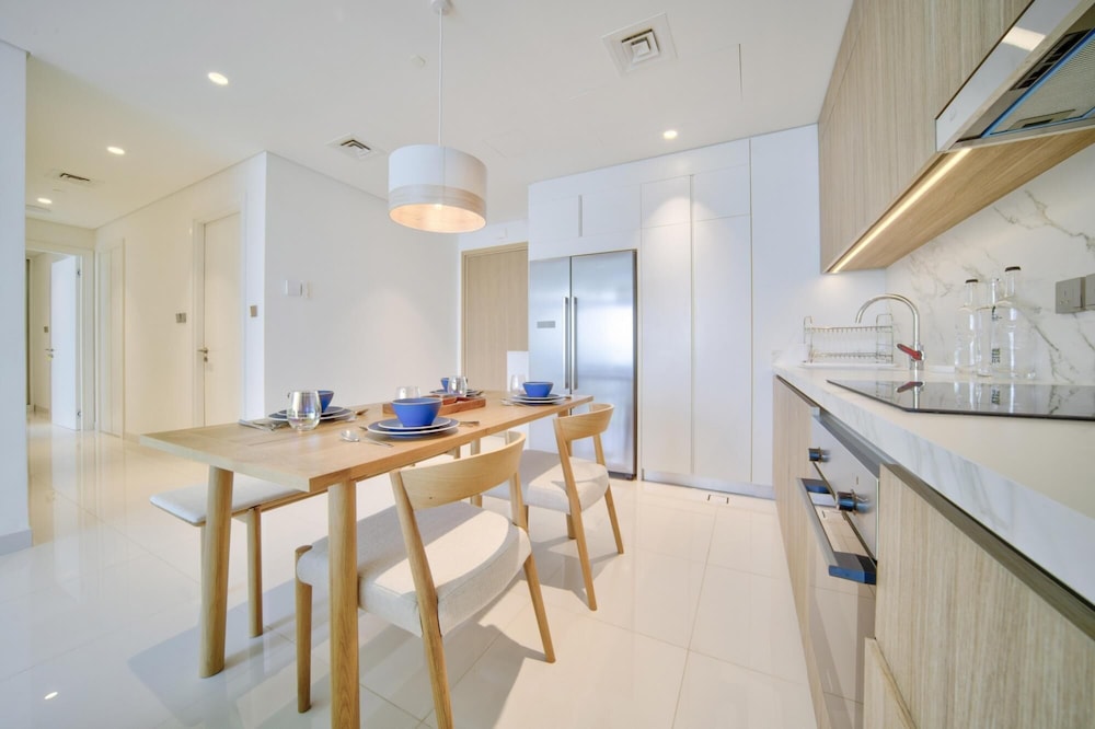Luxury Sea View Living on Emaar Beachfront