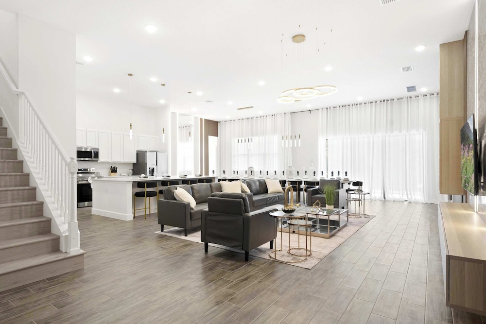 Magical 15-bedroom Villa Game Room, Theater & More!