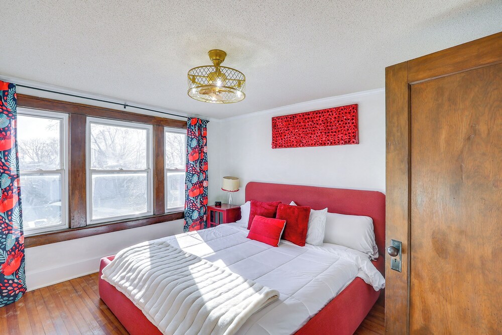 5 Mi to Marion Reservoir: Wizard of Oz-themed Home