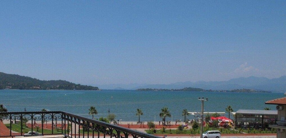 Villa MRA5 by JoyLettings view 3