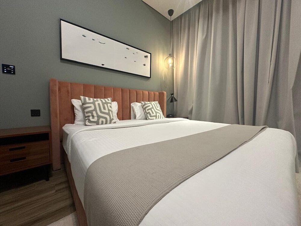 Modern 1BR in J One Pool & Gym