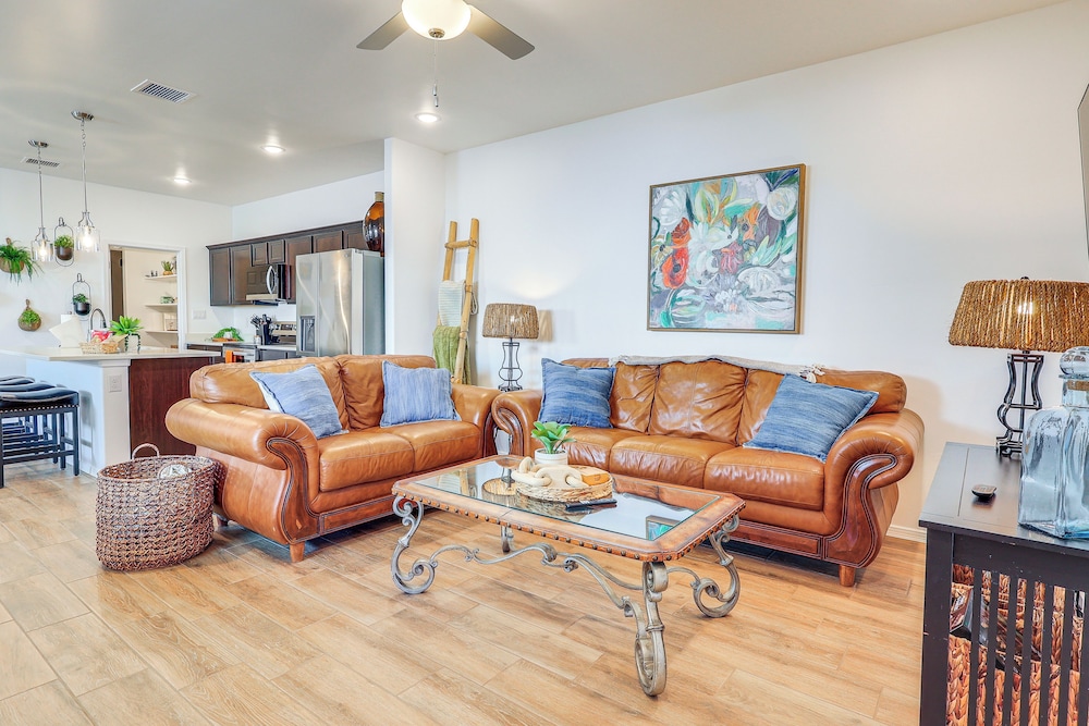 Home w/ Private Patio 10 Mi to Rio Grande!