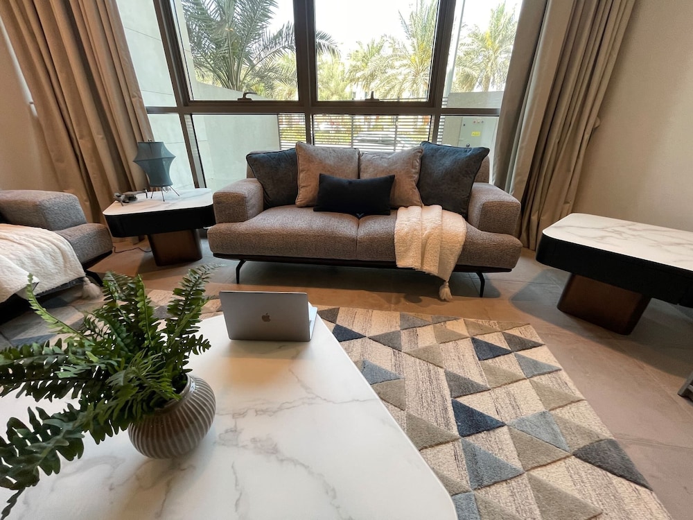Best Townhouse On Jcv 4 Bedrooms With Jacuzzi