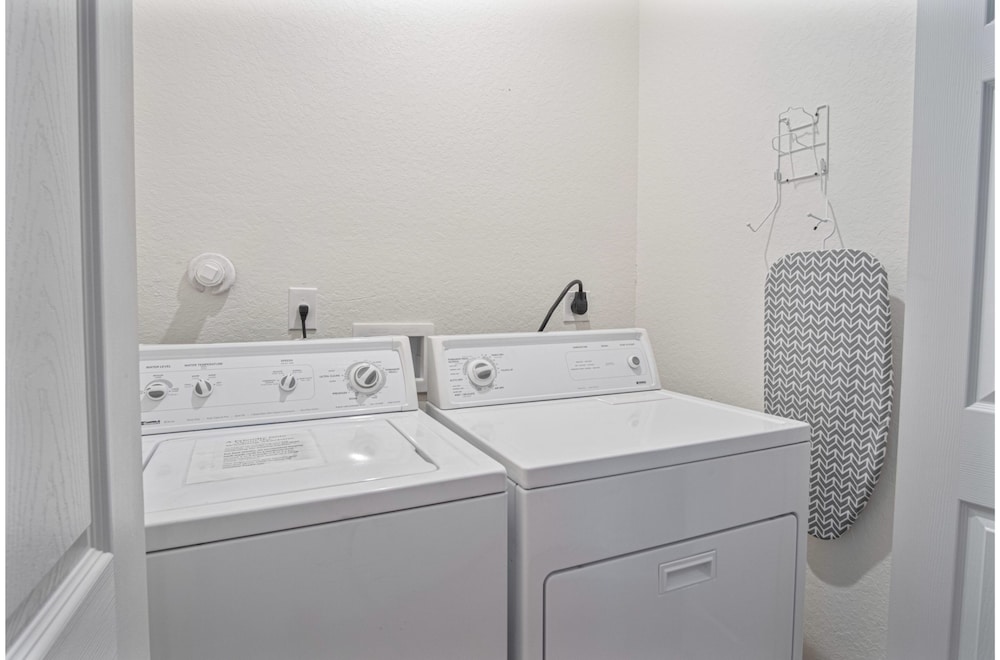 Comfy and Happy Stays Near Riverwalk and Downtown!