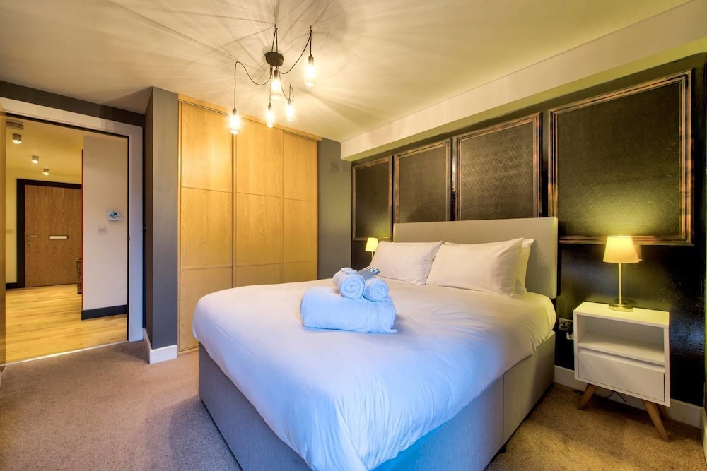 JOIVY Stylish City Centre Apartment for Two view 4