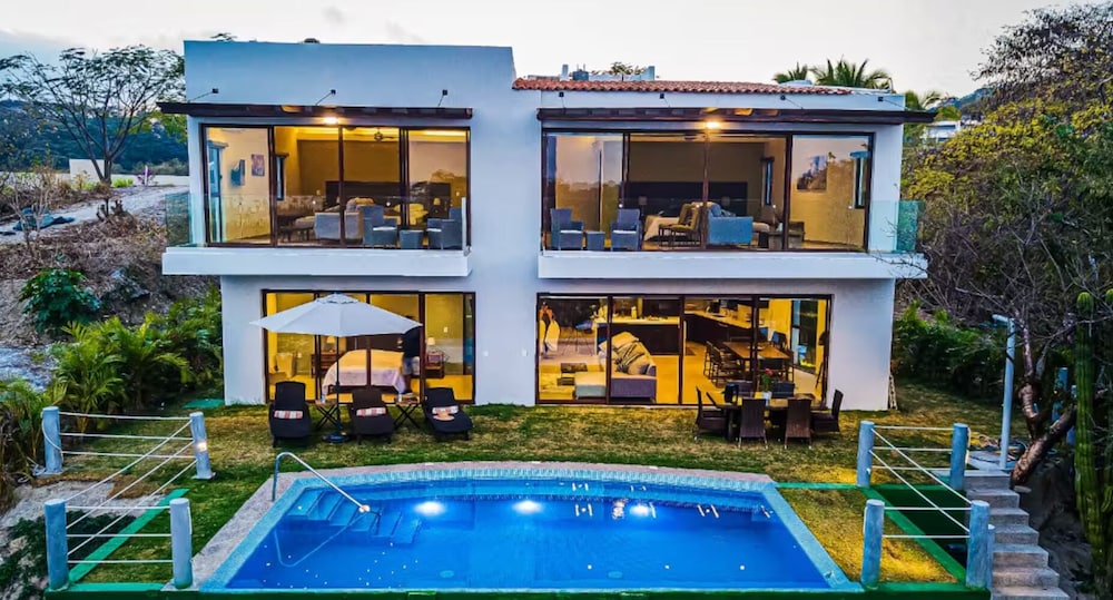 Luxury 4BR Villa with Pool