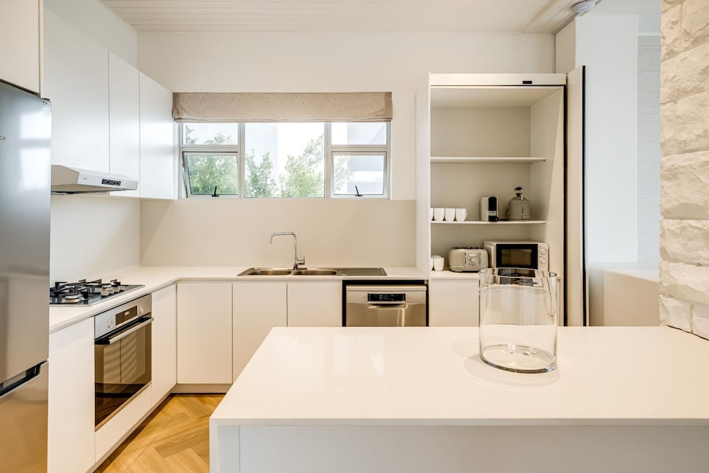 Idyllic Camps Bay Villa w 2 Pools Buddha Retreat