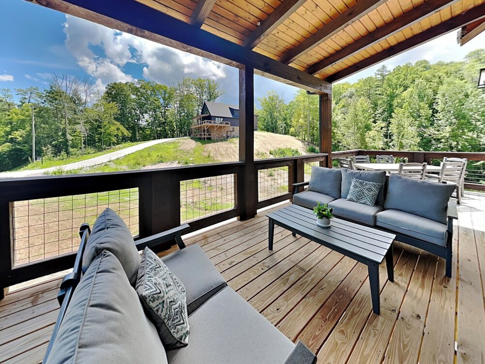 Smoky Ridge Sanctuary by Jackson Mountain Rentals