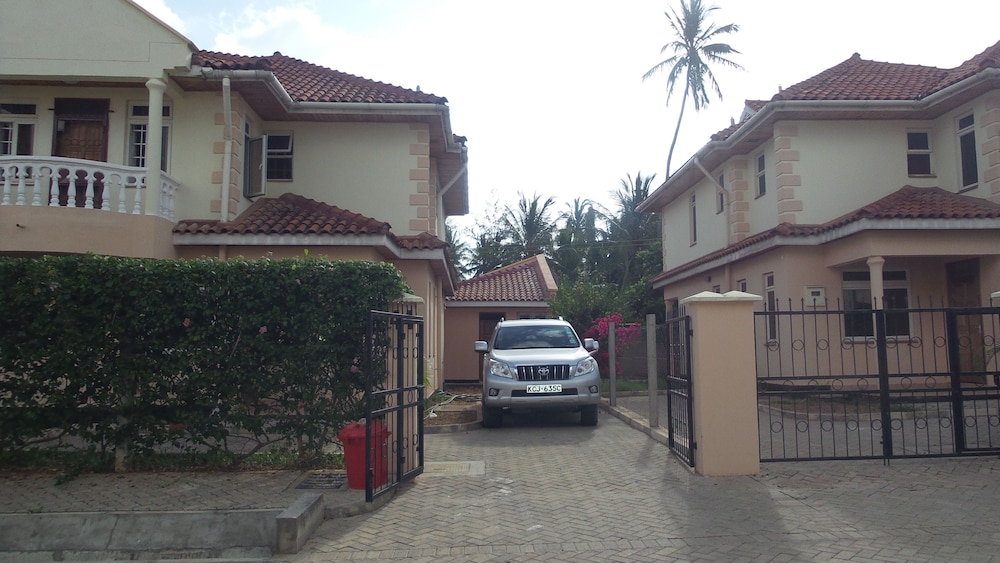 Azanza Mtwapa Holiday Home