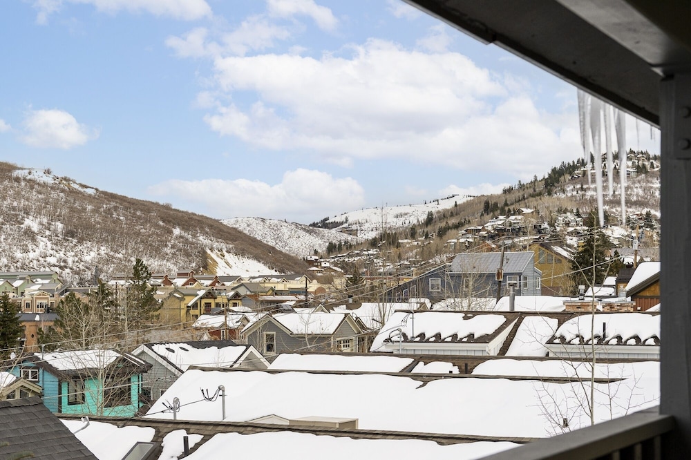 Empire Last Chair 4 Bedroom Townhouse by RedAwning view 5