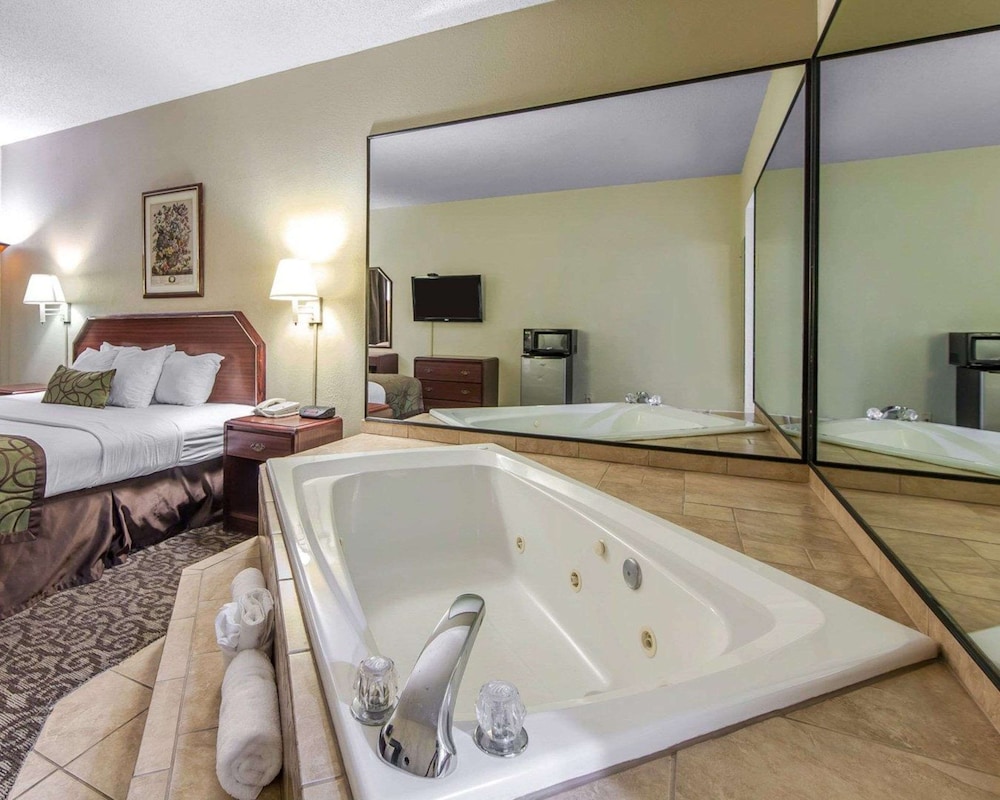 Quality Inn Johnson City near Downtown