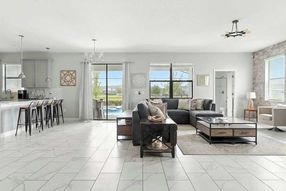 Luxury Decor 6BR at Storey Lake Sleeps 16