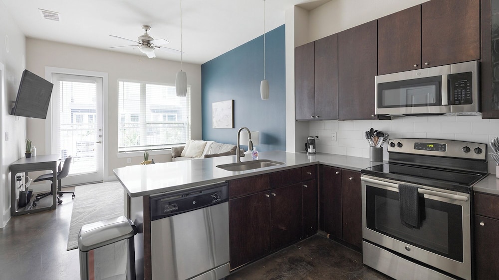 Landing Beautiful 1bd, Courtyard, Clubhouse