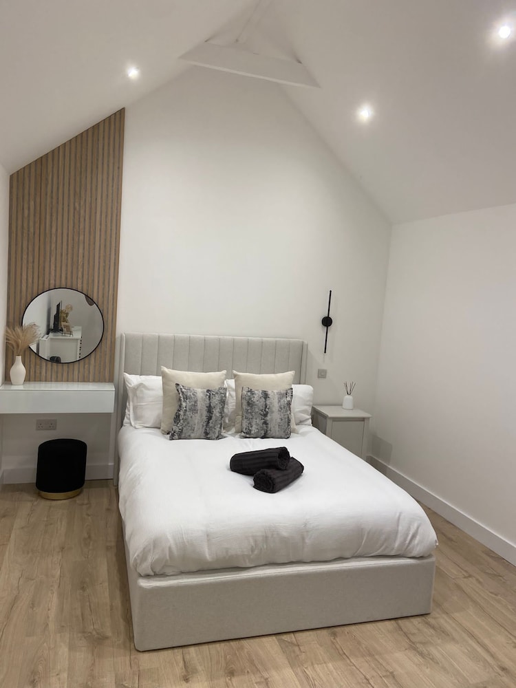 The Lodge Hideaway - Studio Style, Simple Luxury view 2