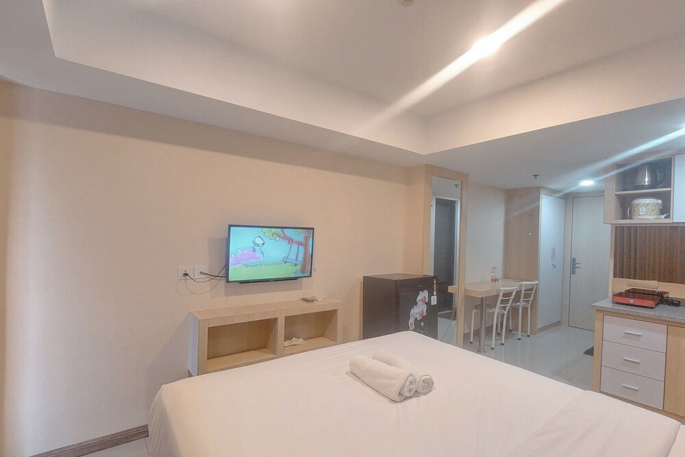 Best Deal Studio At De Prima Apartment