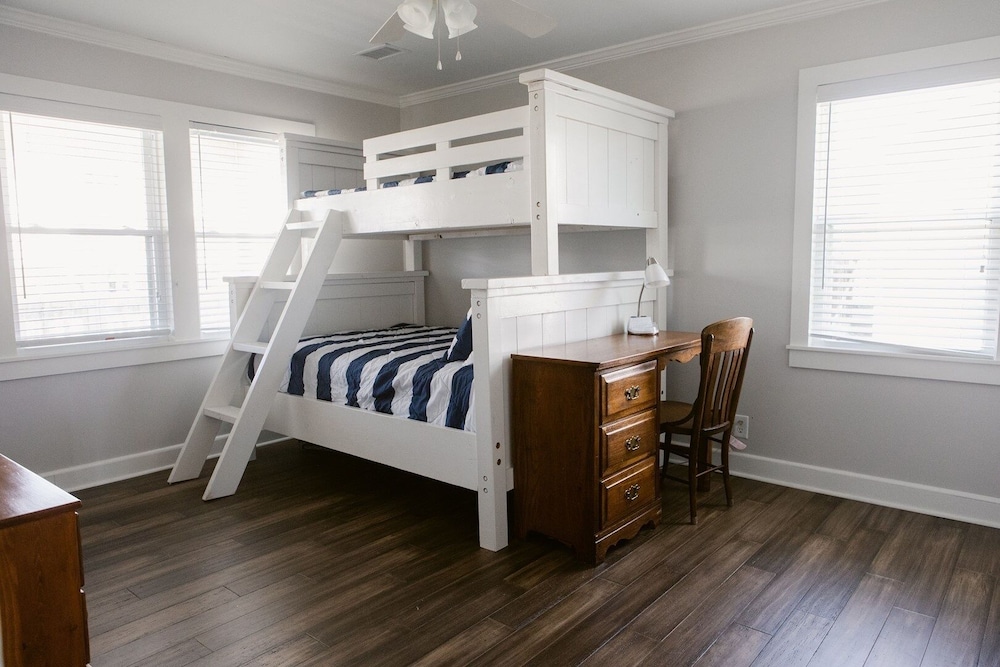 Holden Pattern 4 Bedroom Home by RedAwning view 3