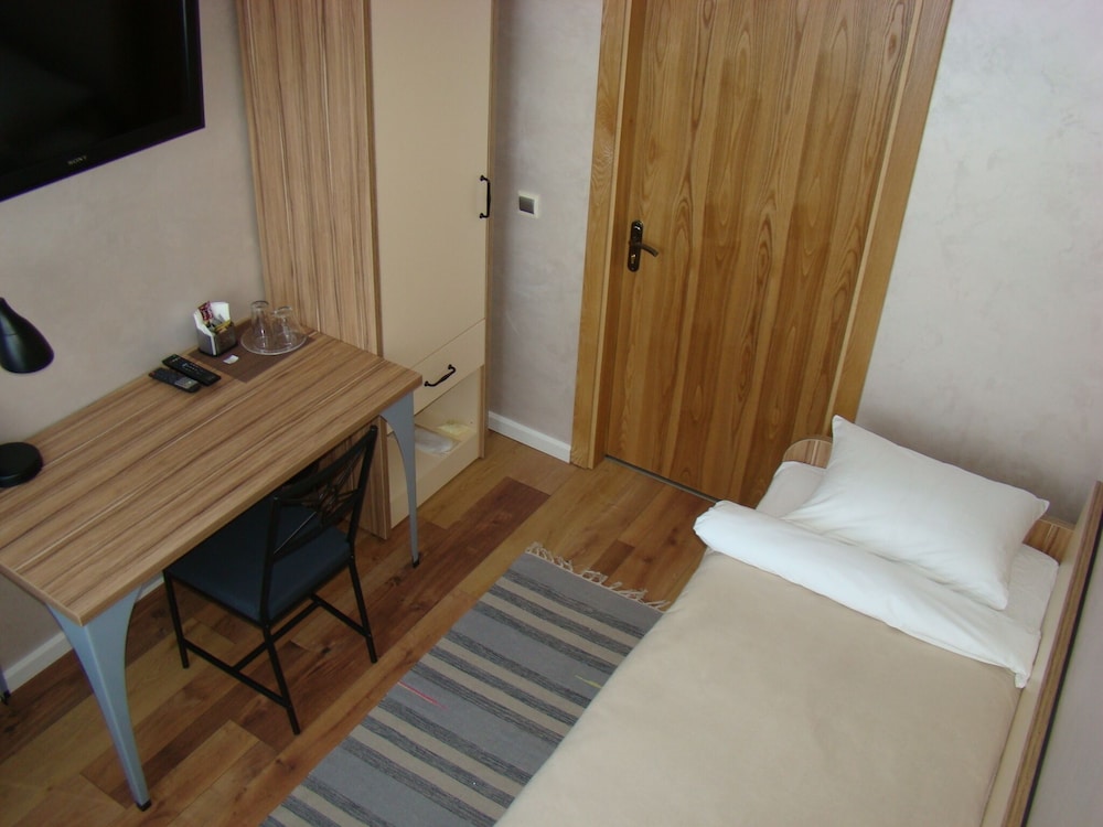 Photo 12