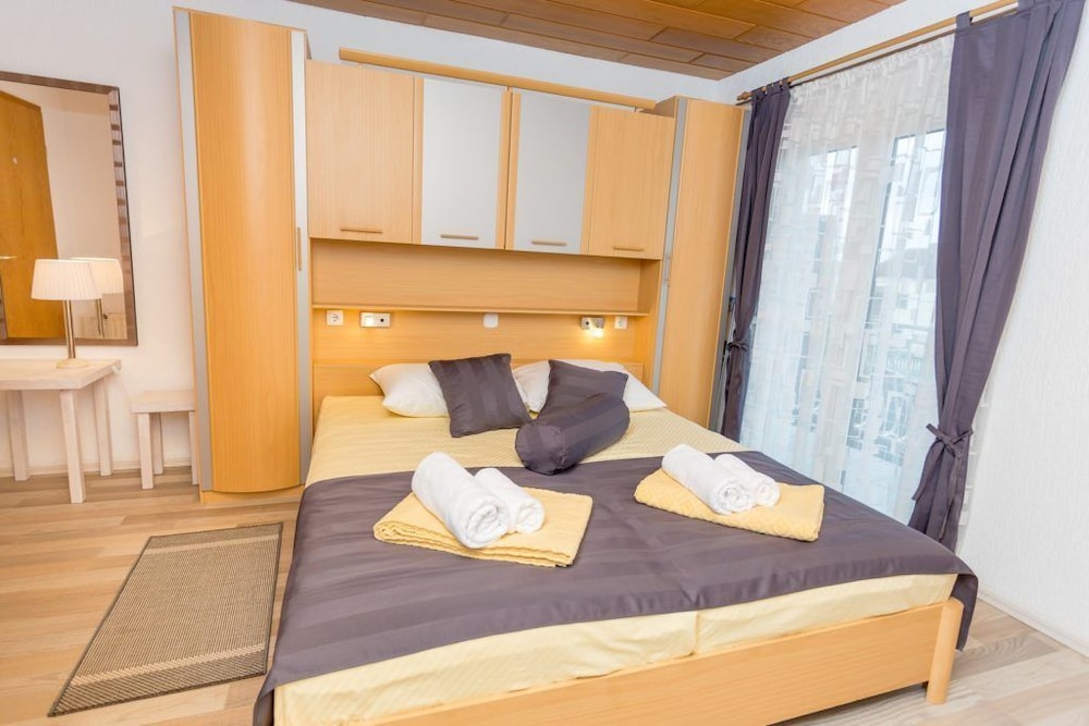 Lanterna Rooms view 3