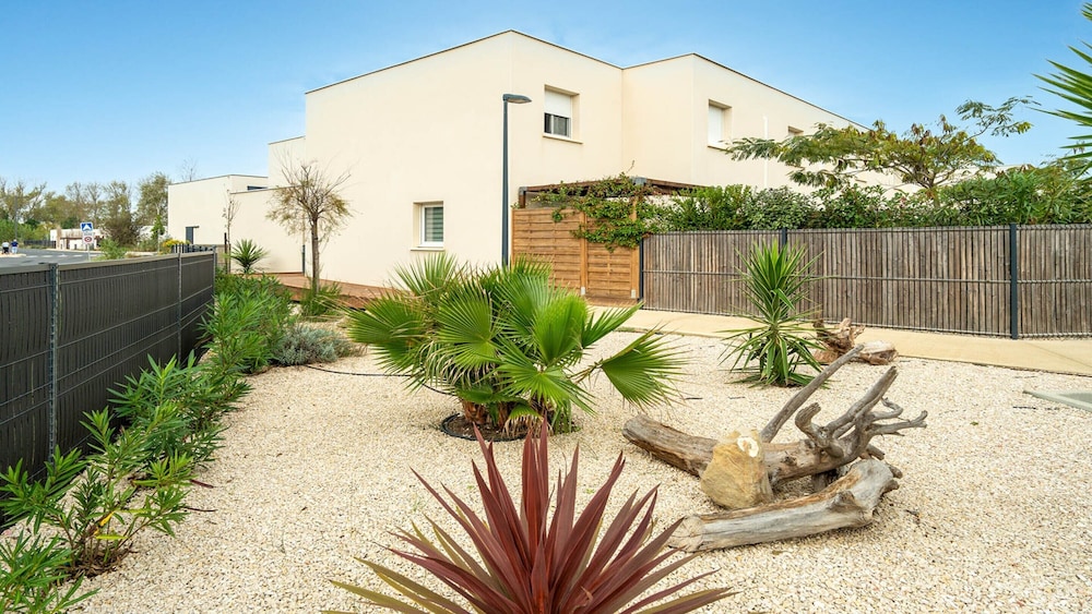 Bright Villa Steps From the Sea