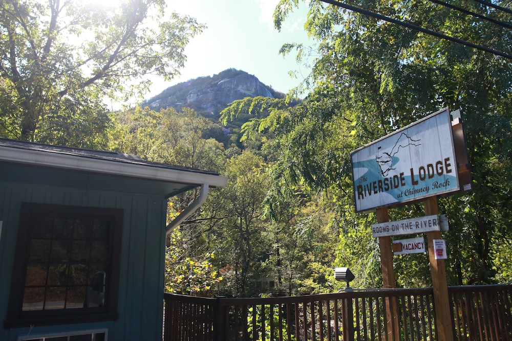 The Riverside Lodge at Chimney Rock