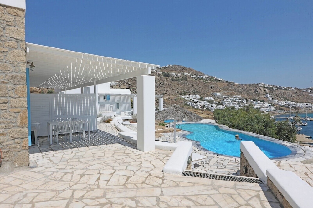Adikri Villas & Suites